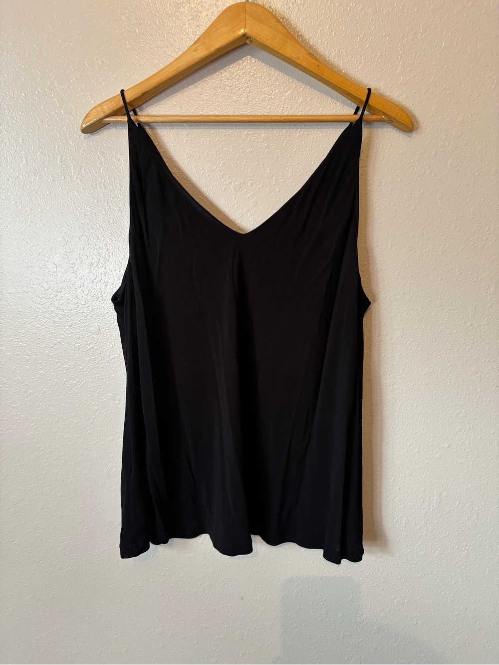 V Neck Tank Top - Picture 3 of 3